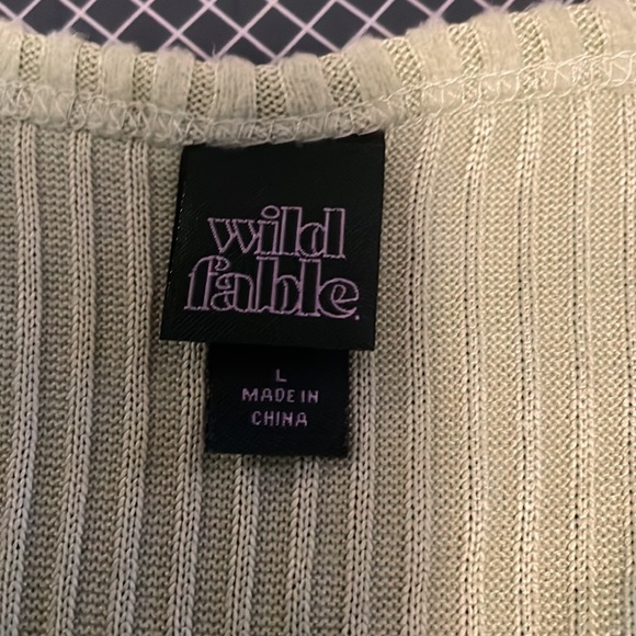 Green sweater - Picture 2 of 2